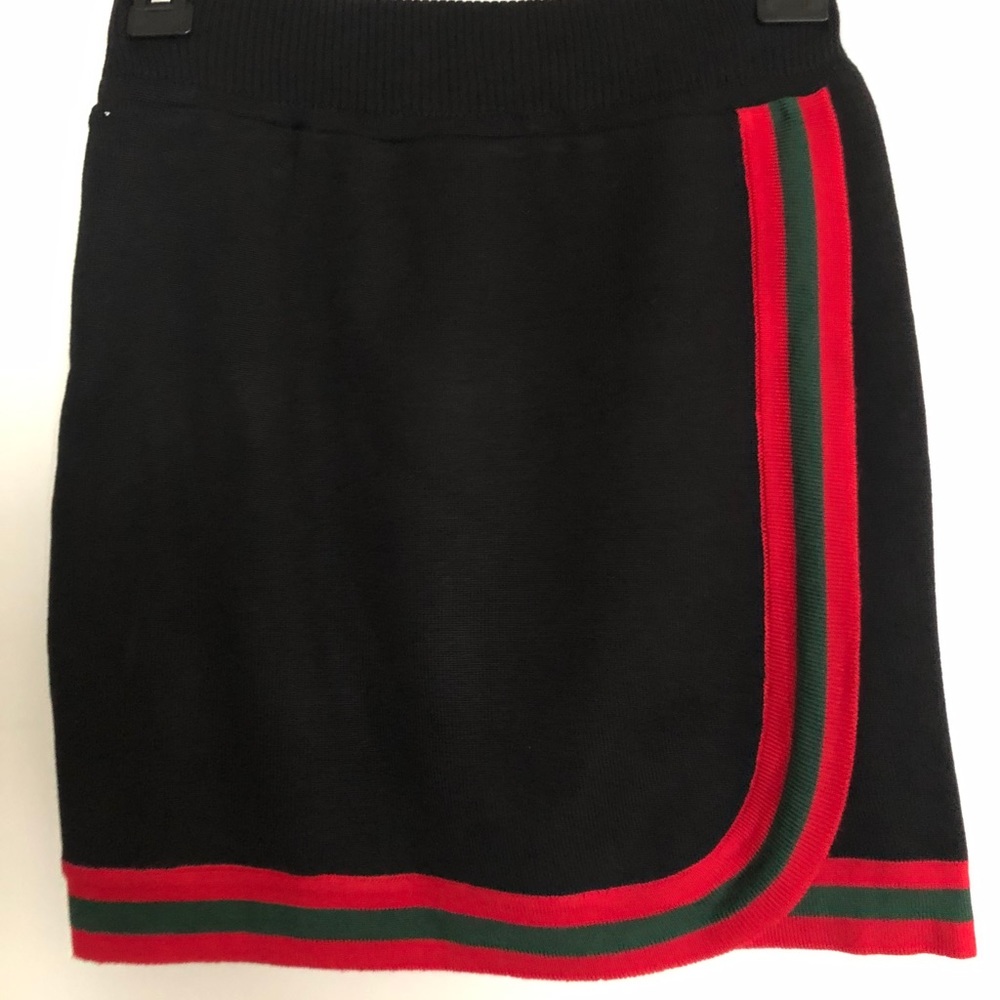 Knit skirt with red and green stripe trim, New